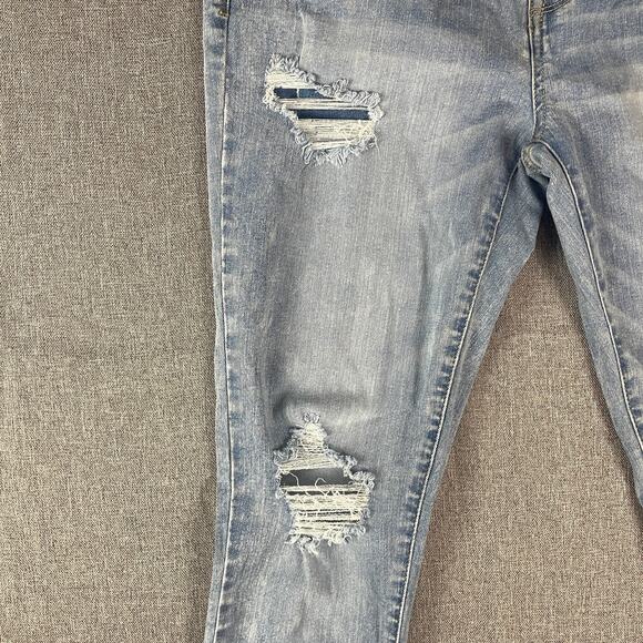 Arizona Jeans Womens 11 Light Wash Blue Distressed Thrashed Holes - Picture 2 of 12